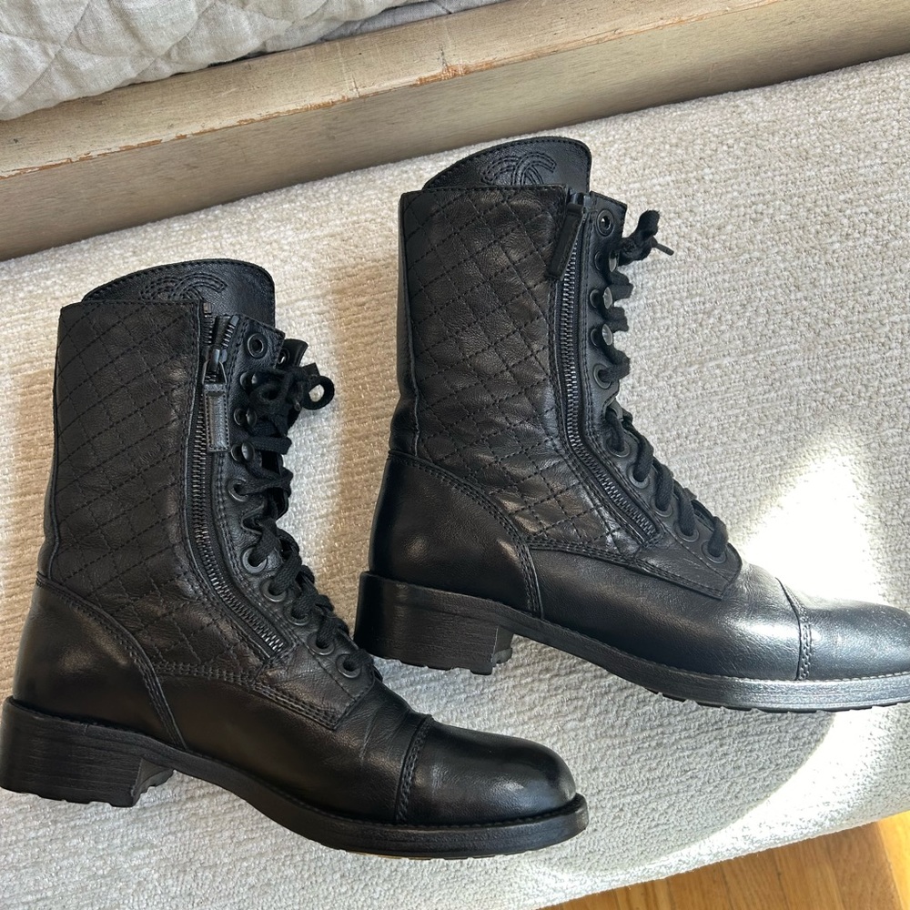 Chanel combat Boot - Picture 2 of 8
